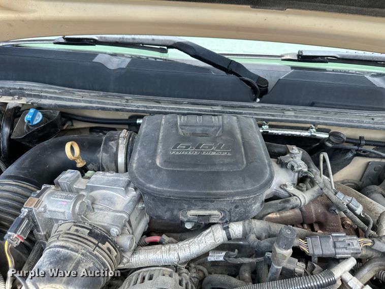 image for item EJ6435 2012 Chevrolet  Silverado 2500HD Ext. Cab pickup truck