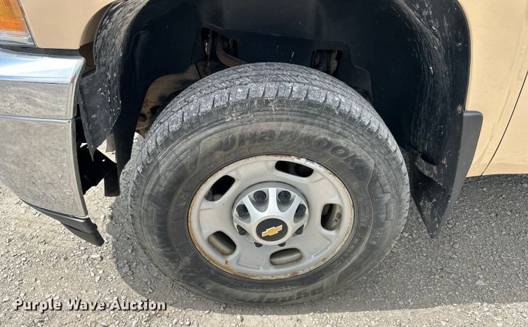 image for item EJ6435 2012 Chevrolet  Silverado 2500HD Ext. Cab pickup truck