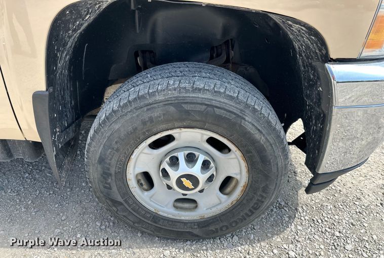 image for item EJ6435 2012 Chevrolet  Silverado 2500HD Ext. Cab pickup truck