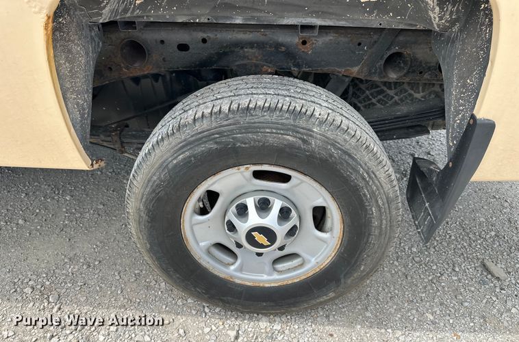 image for item EJ6435 2012 Chevrolet  Silverado 2500HD Ext. Cab pickup truck