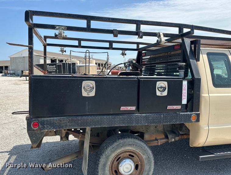 image for item EJ6438 2011 Ford F250 Super Duty SuperCab flatbed pickup truck