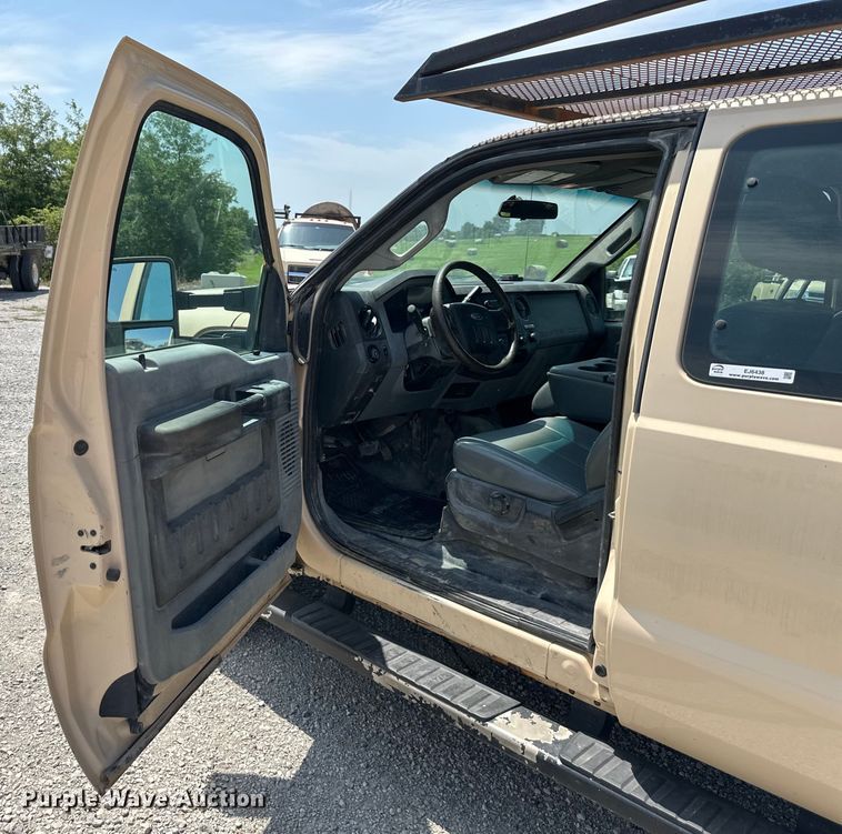 image for item EJ6438 2011 Ford F250 Super Duty SuperCab flatbed pickup truck