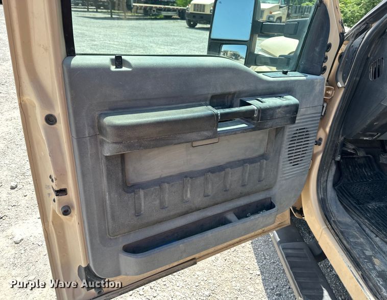 image for item EJ6438 2011 Ford F250 Super Duty SuperCab flatbed pickup truck