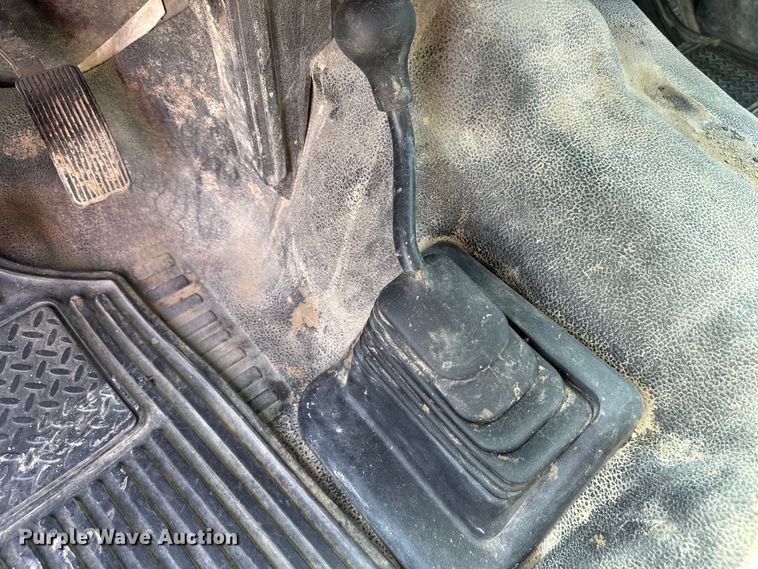 image for item EJ6438 2011 Ford F250 Super Duty SuperCab flatbed pickup truck