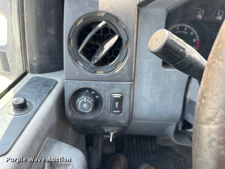 image for item EJ6438 2011 Ford F250 Super Duty SuperCab flatbed pickup truck