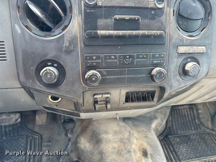 image for item EJ6438 2011 Ford F250 Super Duty SuperCab flatbed pickup truck