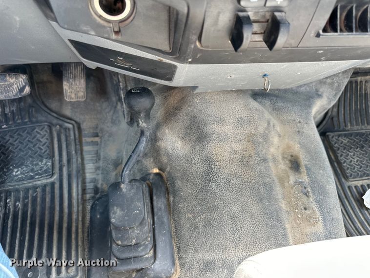 image for item EJ6438 2011 Ford F250 Super Duty SuperCab flatbed pickup truck