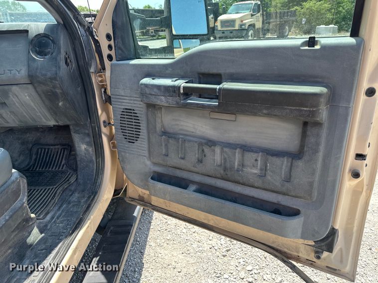 image for item EJ6438 2011 Ford F250 Super Duty SuperCab flatbed pickup truck