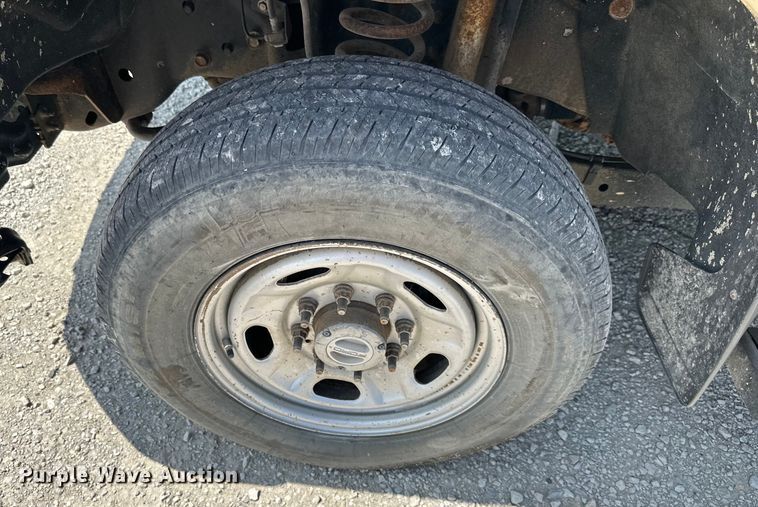 image for item EJ6438 2011 Ford F250 Super Duty SuperCab flatbed pickup truck