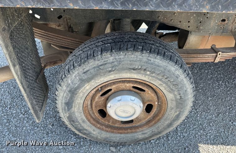 image for item EJ6438 2011 Ford F250 Super Duty SuperCab flatbed pickup truck