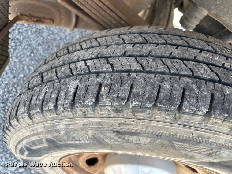 image for item EJ6438 2011 Ford F250 Super Duty SuperCab flatbed pickup truck