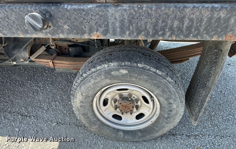 image for item EJ6438 2011 Ford F250 Super Duty SuperCab flatbed pickup truck