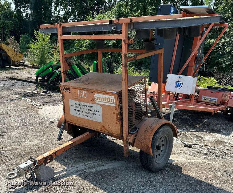 image for item EJ7058 Amida arrow board trailer