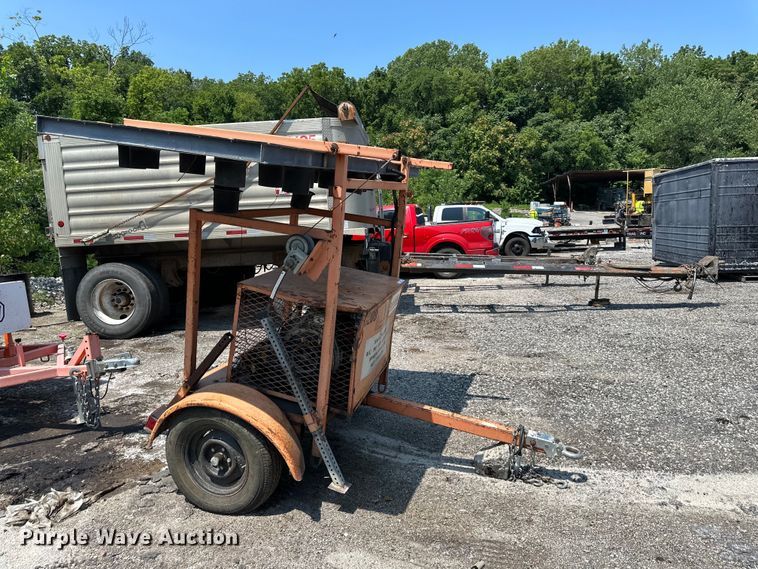 image for item EJ7058 Amida arrow board trailer