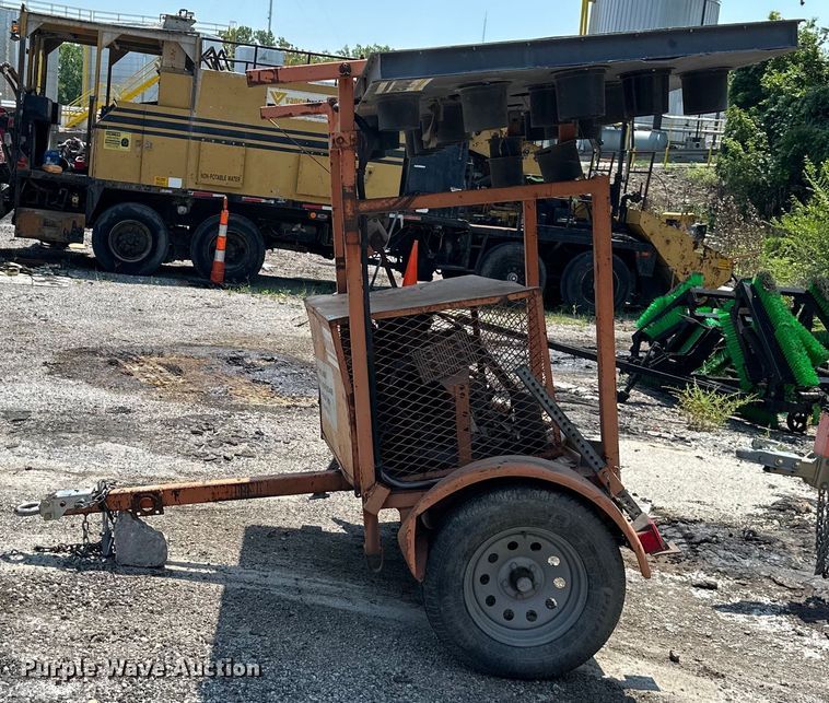 image for item EJ7058 Amida arrow board trailer