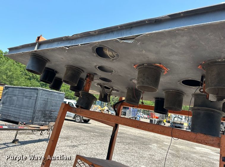 image for item EJ7058 Amida arrow board trailer