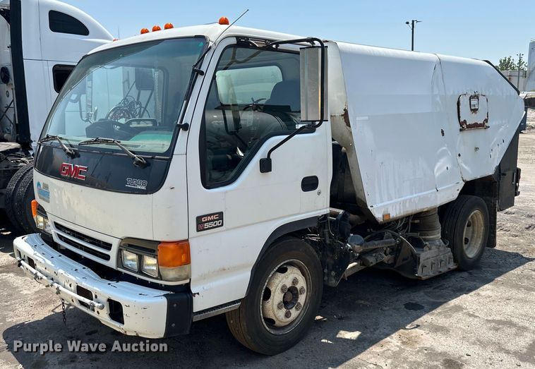 image for item EJ7061 2004 GMC  W5500 street sweeper truck