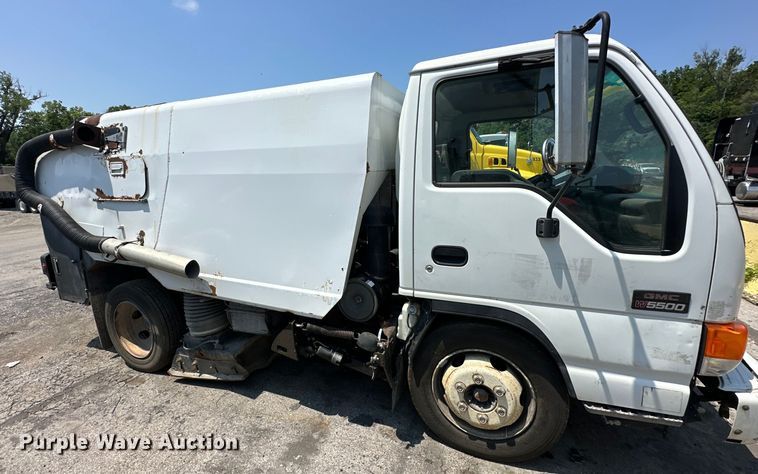 image for item EJ7061 2004 GMC  W5500 street sweeper truck