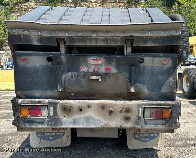 image for item EJ7061 2004 GMC  W5500 street sweeper truck