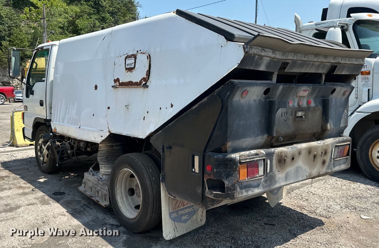 image for item EJ7061 2004 GMC  W5500 street sweeper truck