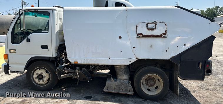 image for item EJ7061 2004 GMC  W5500 street sweeper truck