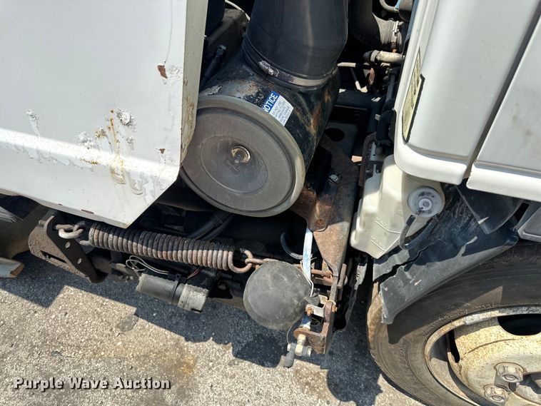 image for item EJ7061 2004 GMC  W5500 street sweeper truck