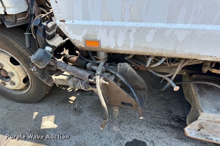 image for item EJ7061 2004 GMC  W5500 street sweeper truck