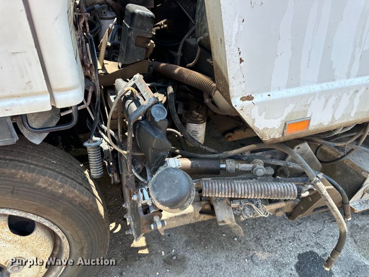 image for item EJ7061 2004 GMC  W5500 street sweeper truck