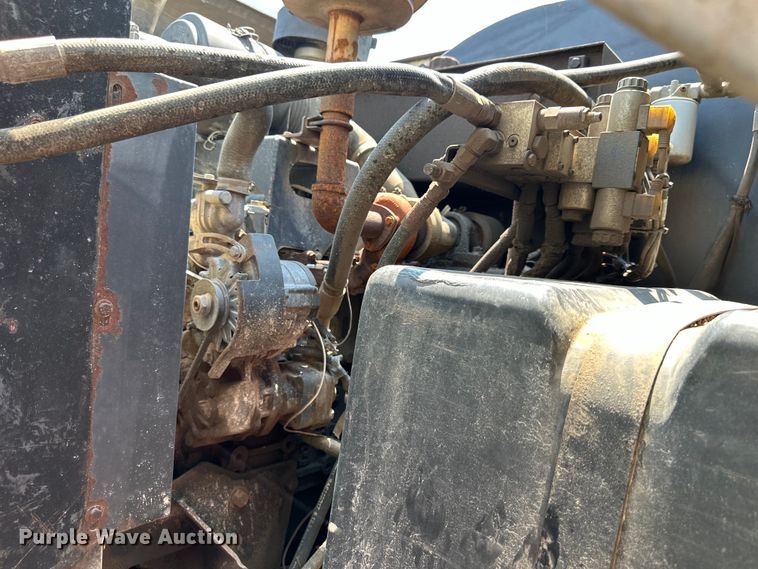 image for item EJ7061 2004 GMC  W5500 street sweeper truck