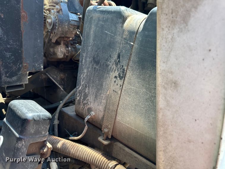 image for item EJ7061 2004 GMC  W5500 street sweeper truck