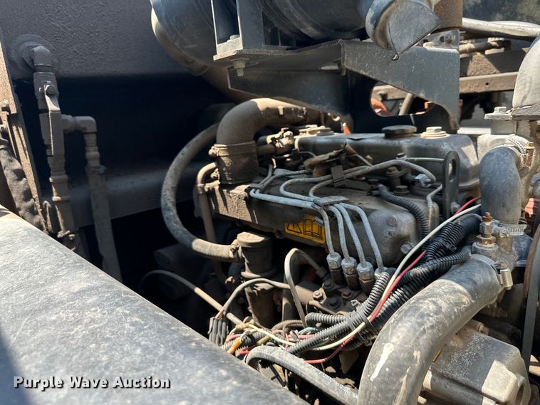 image for item EJ7061 2004 GMC  W5500 street sweeper truck