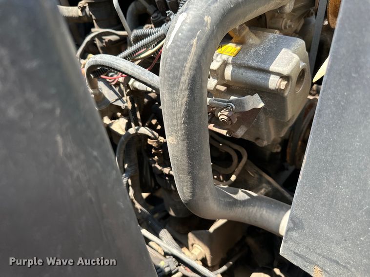 image for item EJ7061 2004 GMC  W5500 street sweeper truck