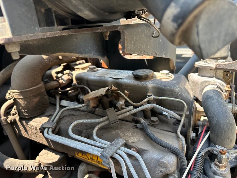 image for item EJ7061 2004 GMC  W5500 street sweeper truck