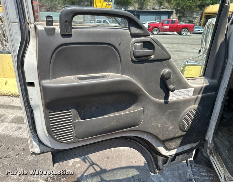 image for item EJ7061 2004 GMC  W5500 street sweeper truck