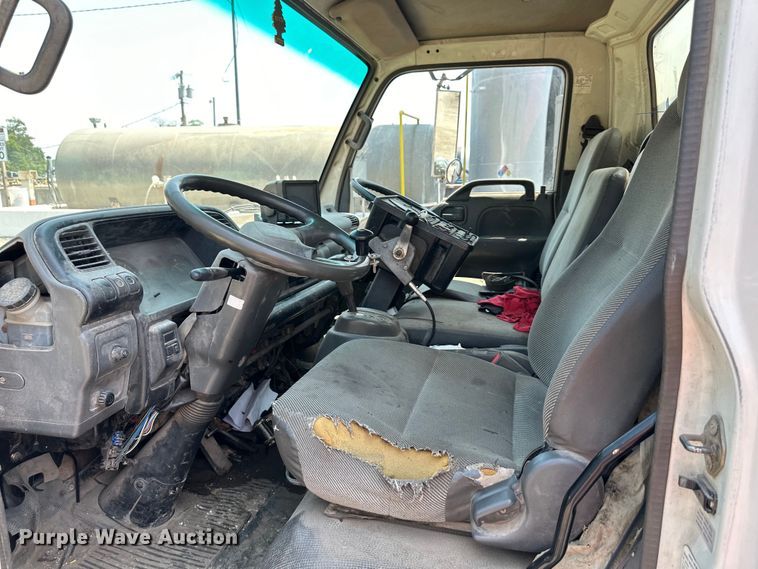 image for item EJ7061 2004 GMC  W5500 street sweeper truck