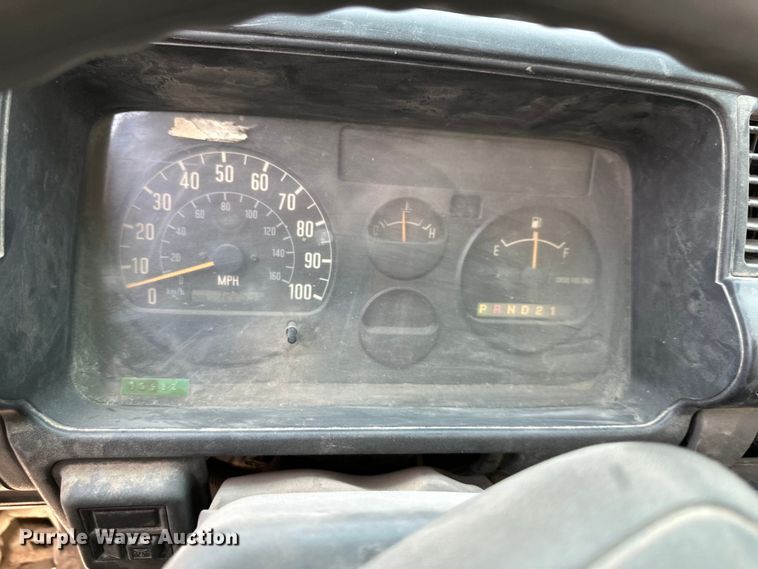 image for item EJ7061 2004 GMC  W5500 street sweeper truck