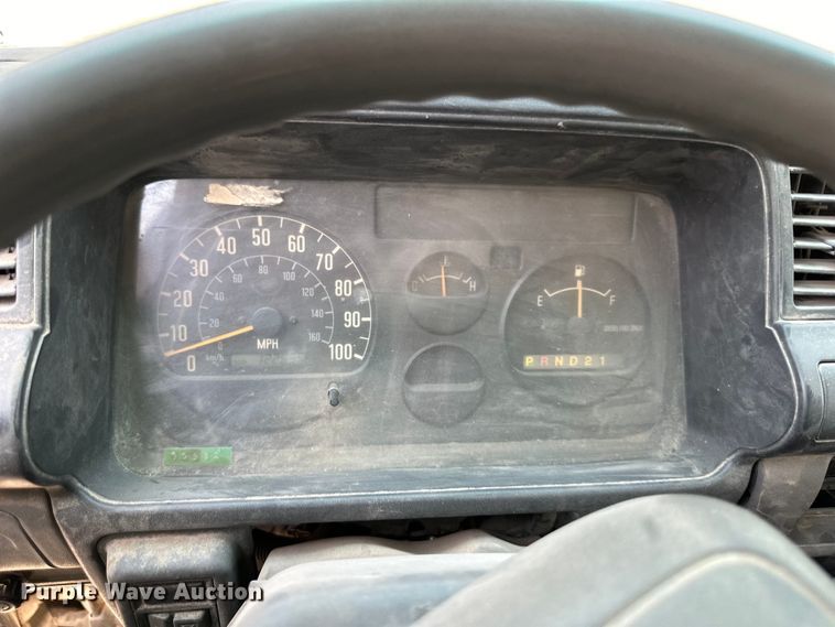 image for item EJ7061 2004 GMC  W5500 street sweeper truck