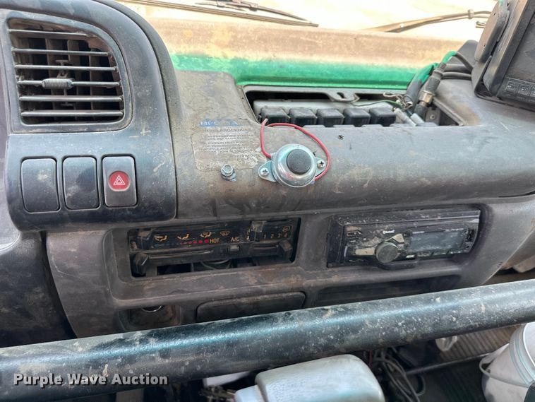 image for item EJ7061 2004 GMC  W5500 street sweeper truck