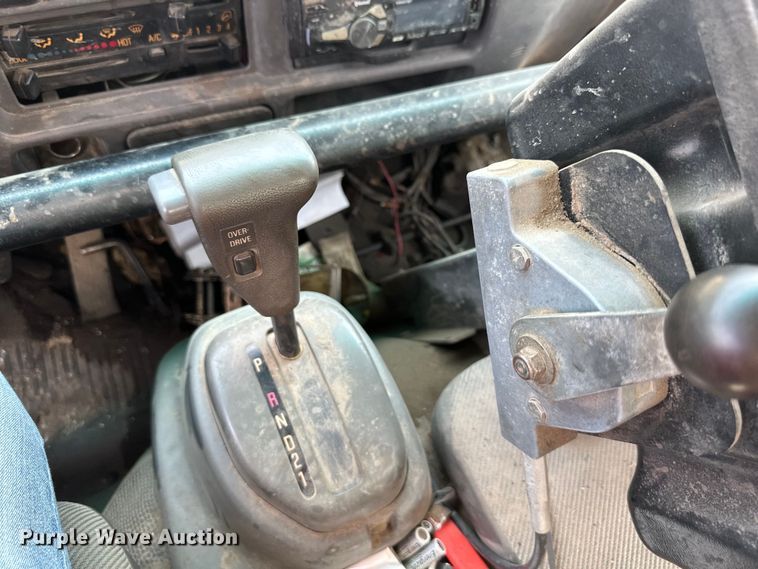 image for item EJ7061 2004 GMC  W5500 street sweeper truck