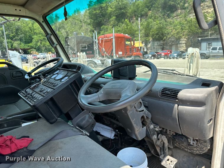 image for item EJ7061 2004 GMC  W5500 street sweeper truck