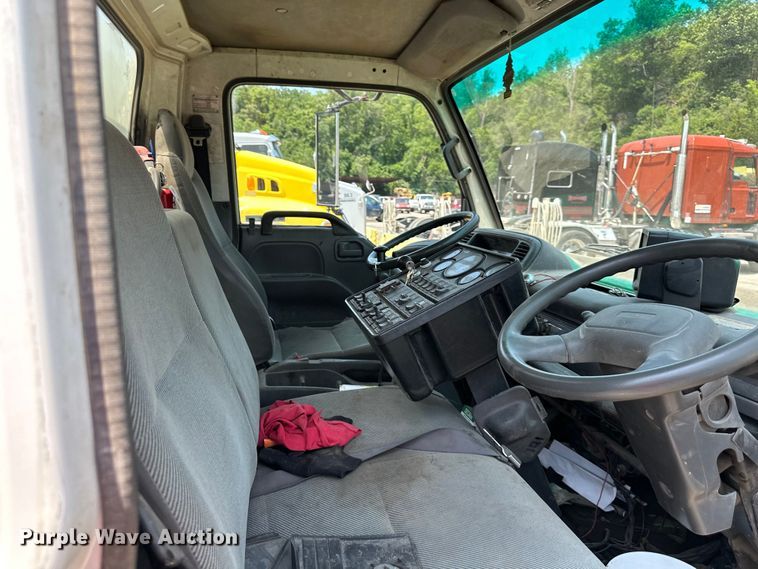 image for item EJ7061 2004 GMC  W5500 street sweeper truck