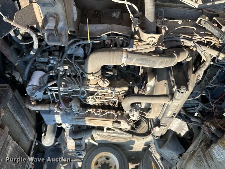 image for item EJ7061 2004 GMC  W5500 street sweeper truck