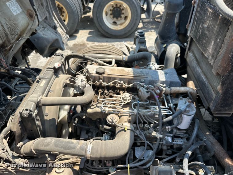 image for item EJ7061 2004 GMC  W5500 street sweeper truck