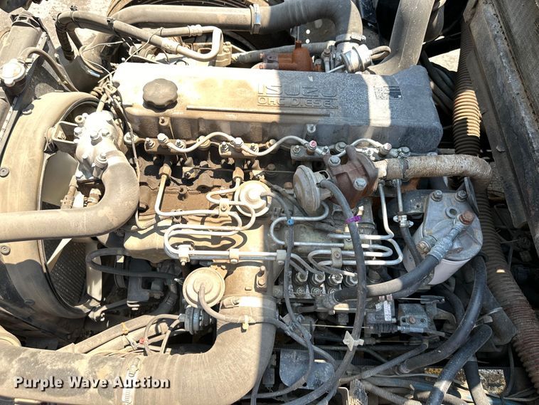 image for item EJ7061 2004 GMC  W5500 street sweeper truck