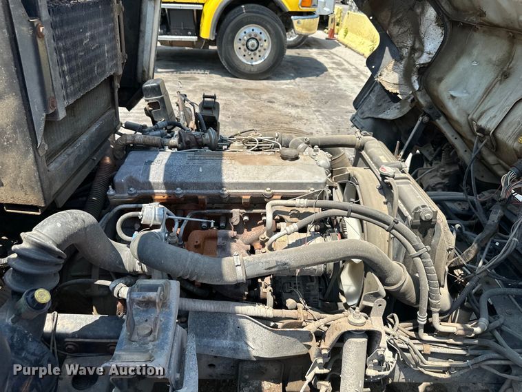 image for item EJ7061 2004 GMC  W5500 street sweeper truck