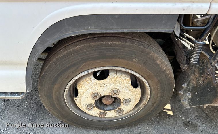 image for item EJ7061 2004 GMC  W5500 street sweeper truck