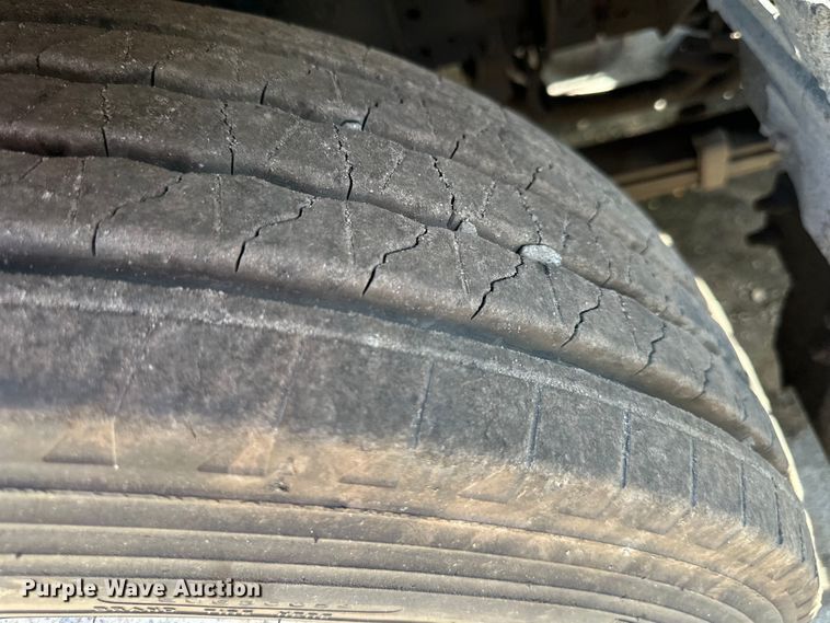 image for item EJ7061 2004 GMC  W5500 street sweeper truck