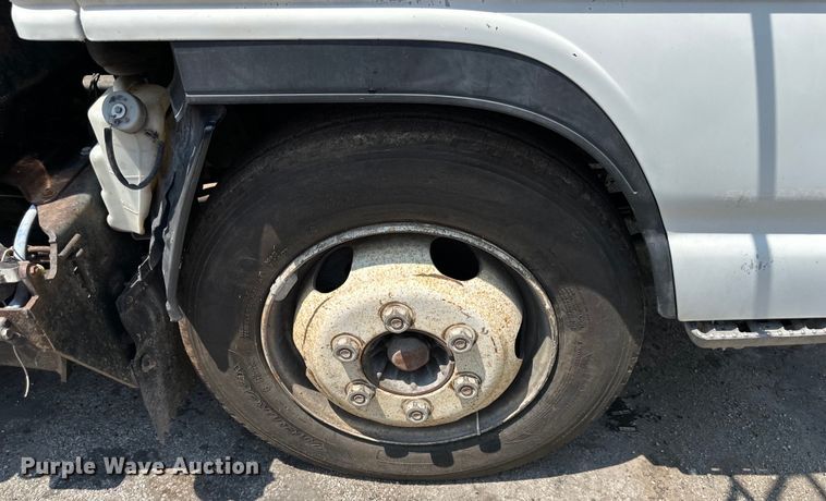 image for item EJ7061 2004 GMC  W5500 street sweeper truck