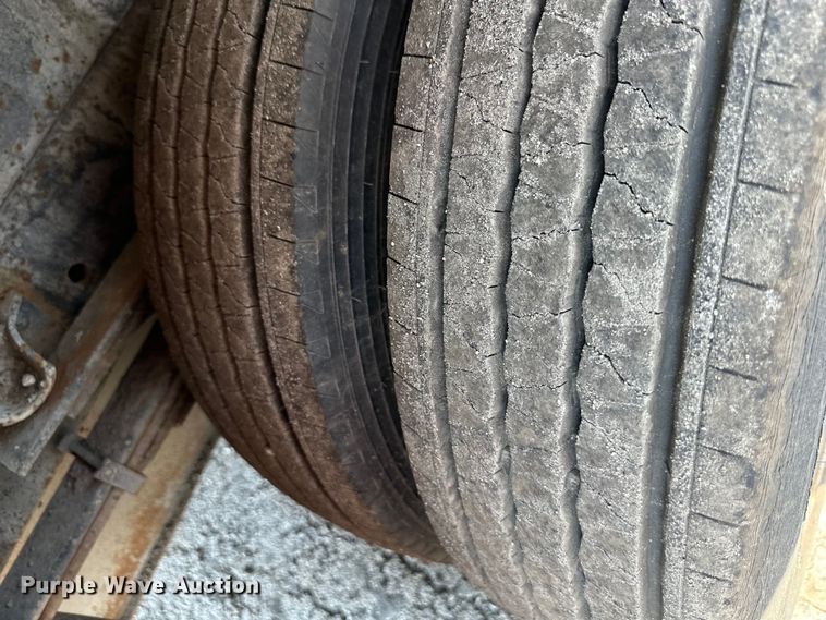 image for item EJ7061 2004 GMC  W5500 street sweeper truck