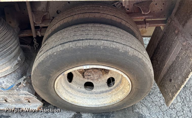 image for item EJ7061 2004 GMC  W5500 street sweeper truck